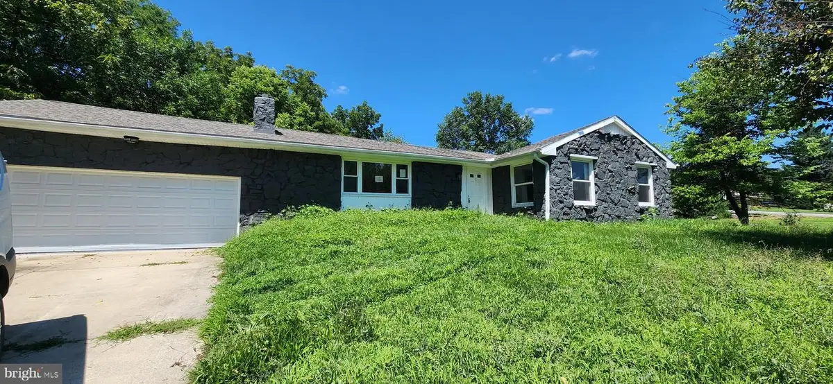 2493 Fiddlers Elbow Rd, Hummelstown, PA 17036 - #1
