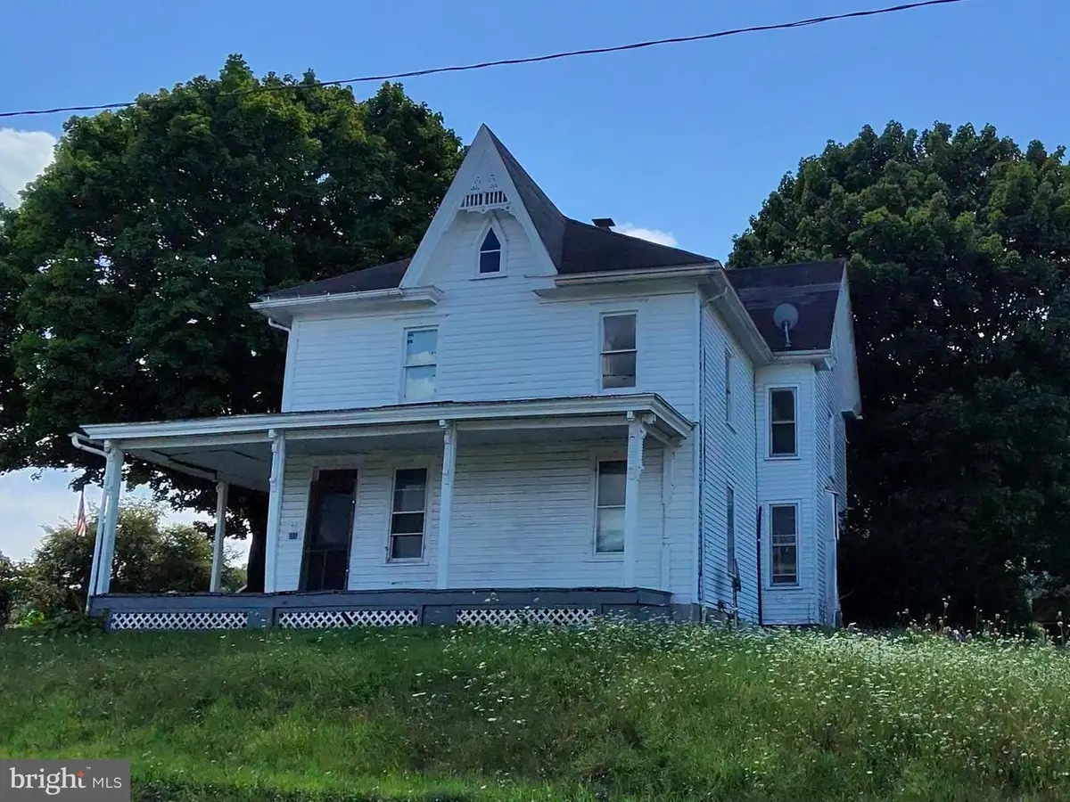 255 W Market St, Pillow, PA 17080 - #1