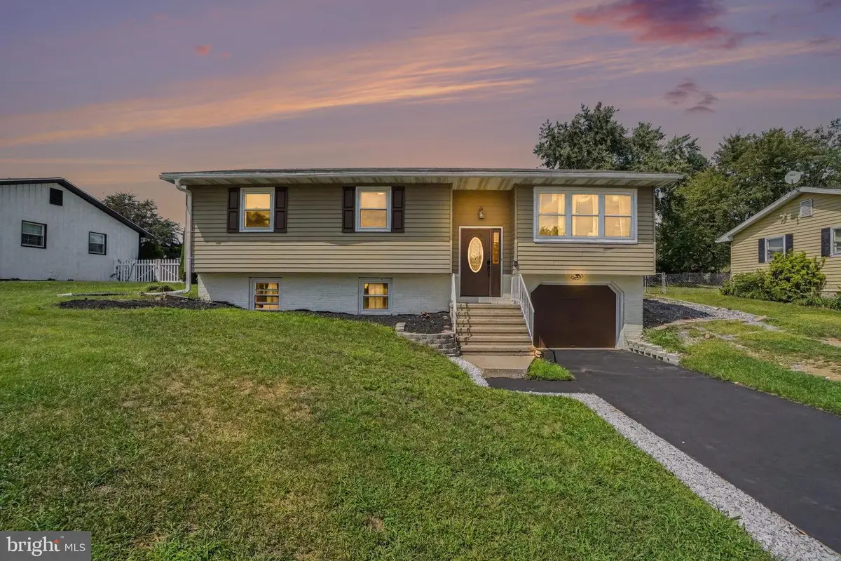 3220 S Scenic Rd, Harrisburg, PA 17109 - #1