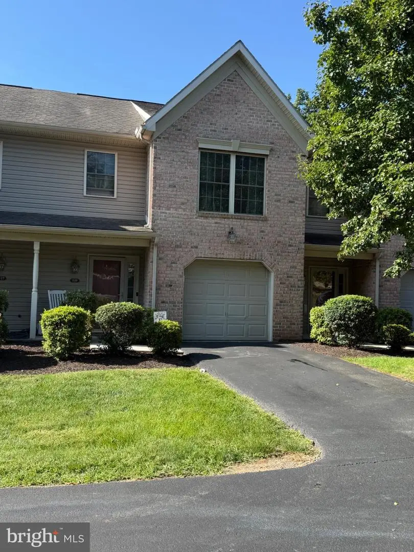 539 Pond View Ct, Harrisburg, PA 17110 - #1