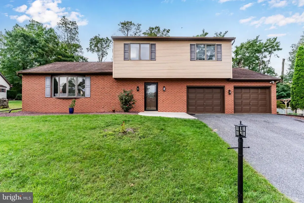 4913 Janelle Dr, Harrisburg, PA 17112 - #1