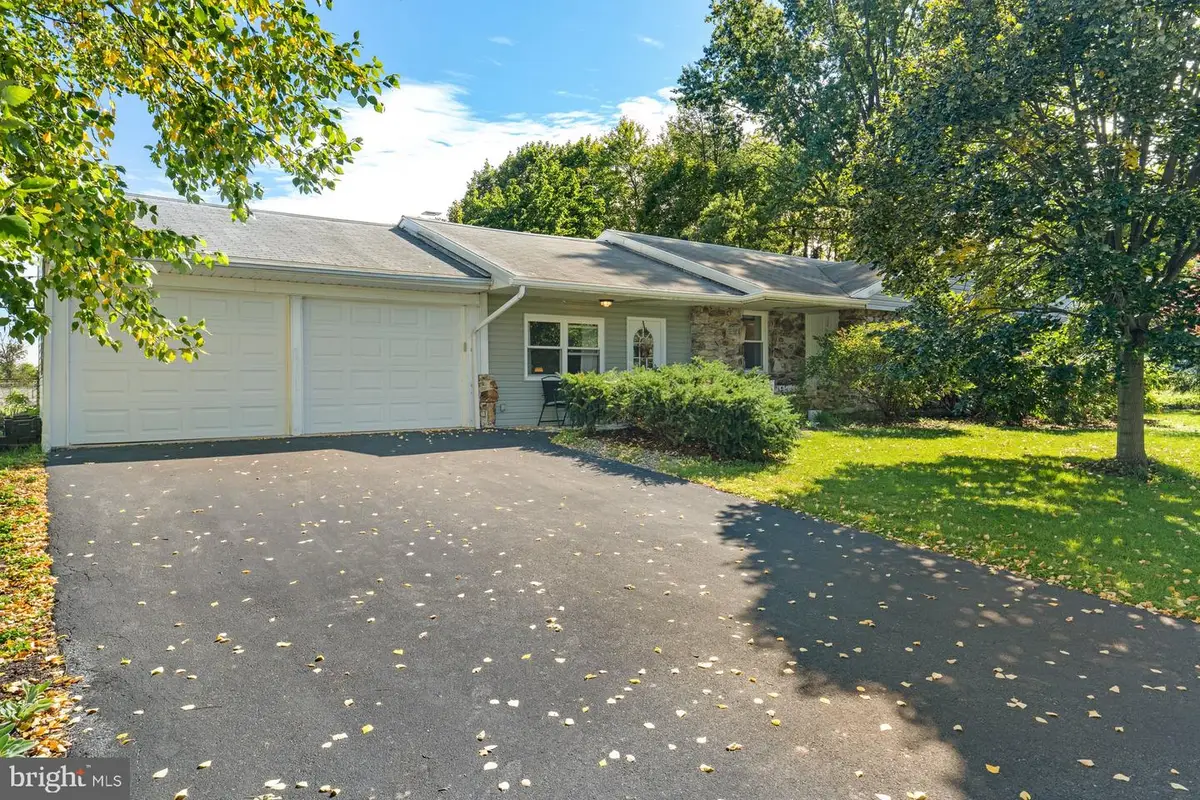 135 Florence Dr, Harrisburg, PA 17112 - #1