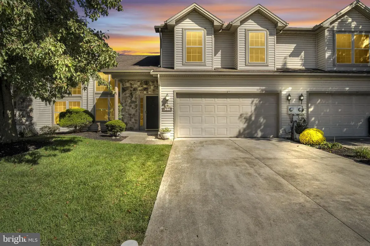 27 Edgewater Dr, Middletown, PA 17057 - #1