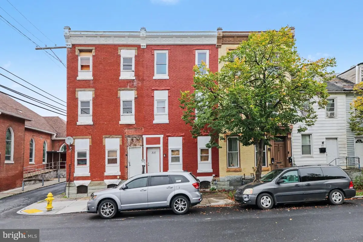 227 Hummel St, Harrisburg, PA 17104 - #1