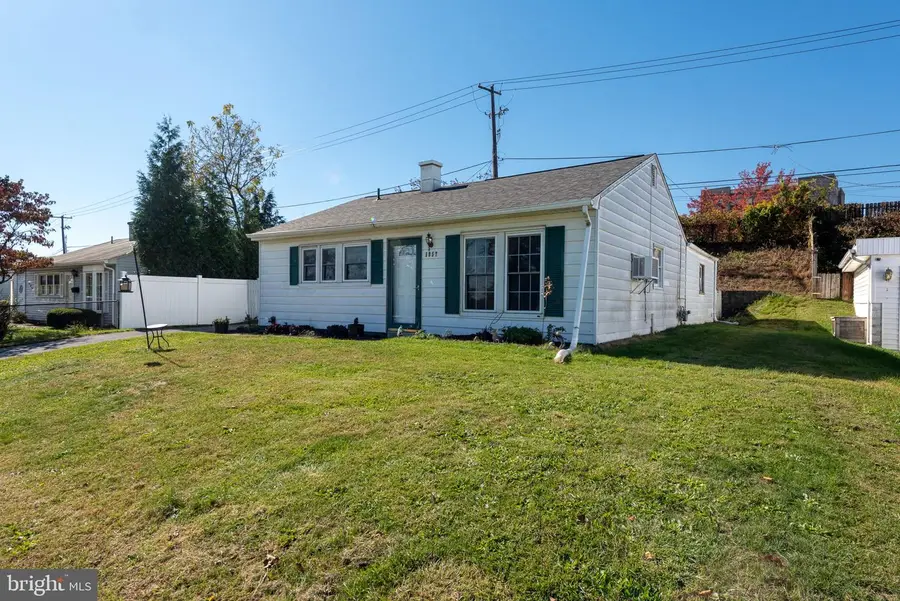 1057 N Pine St, Middletown, PA 17057 - #3