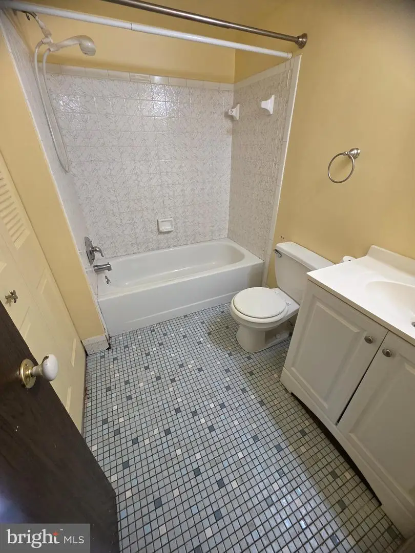 7202 Hilltop Dr, Brookhaven, PA 19015 - Image #2