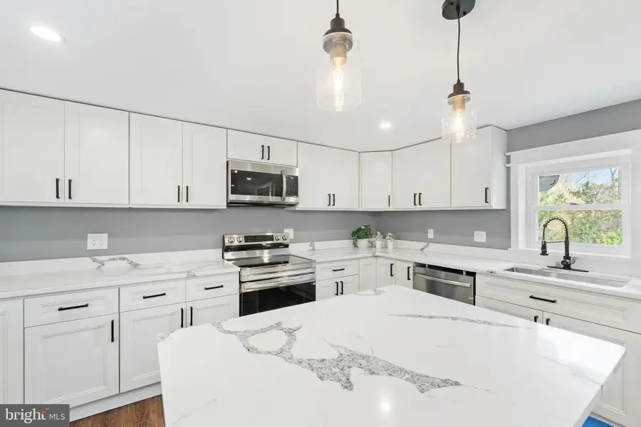 11 Helluva Hill Ln, Glen Mills, PA 19342 - Image #2