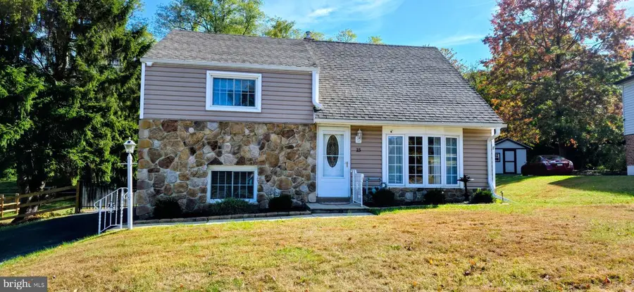 15 Pearson Dr, Springfield, PA 19064 - Image #2
