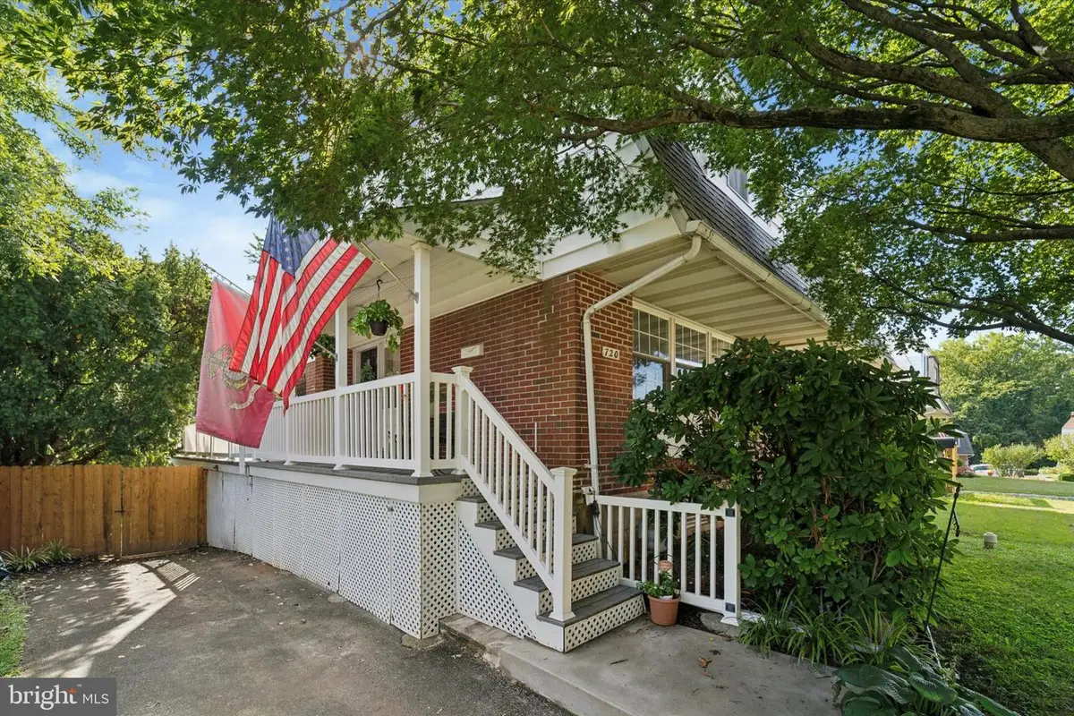 720 Swarthmorewood Ln, Swarthmore, PA 19081 - #1