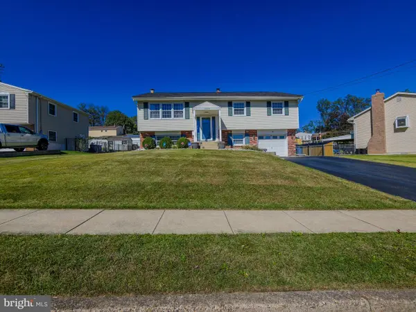 2370 Crestview Ln, ASTON, PA 19014