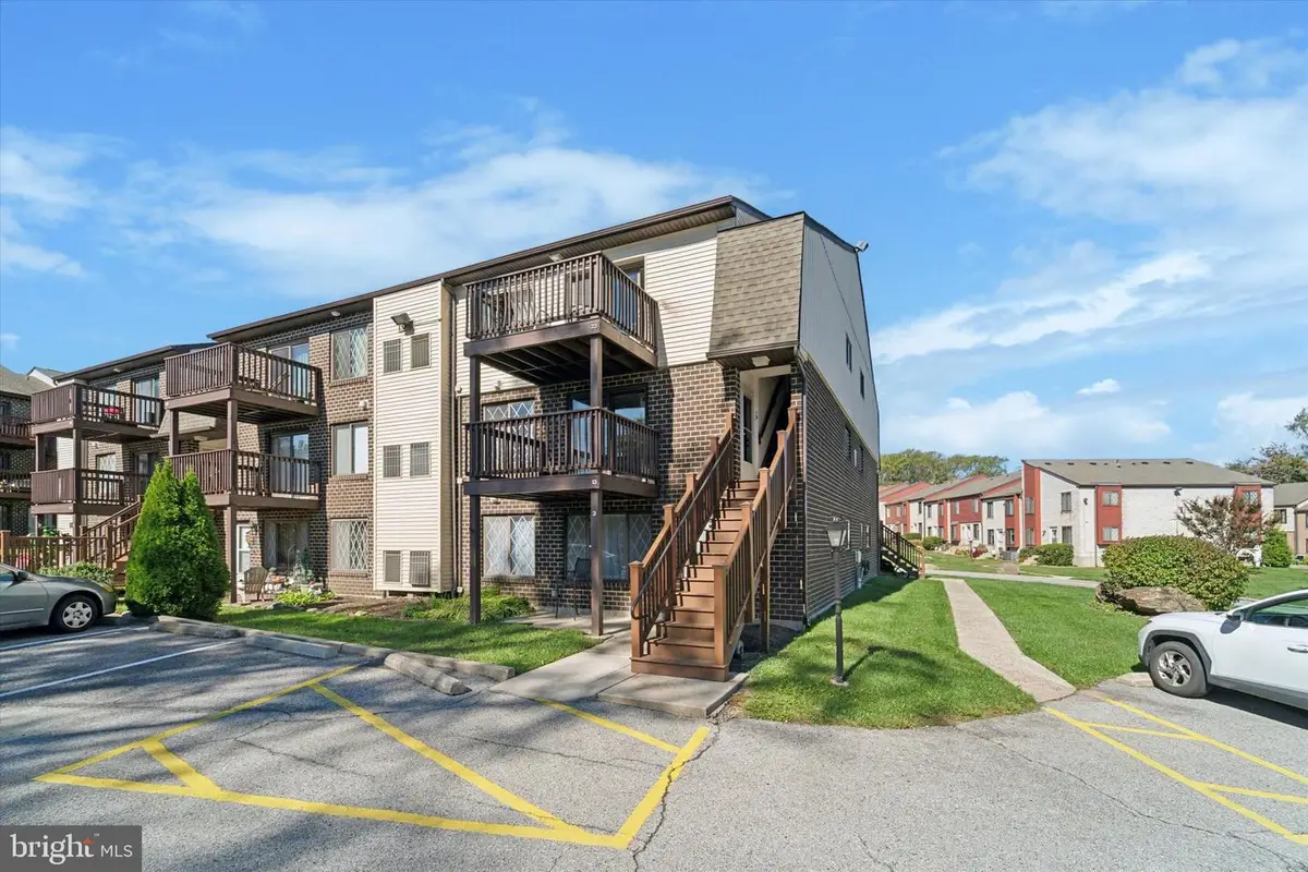 5200 Hilltop Dr #v13, Brookhaven, PA 19015 - #1