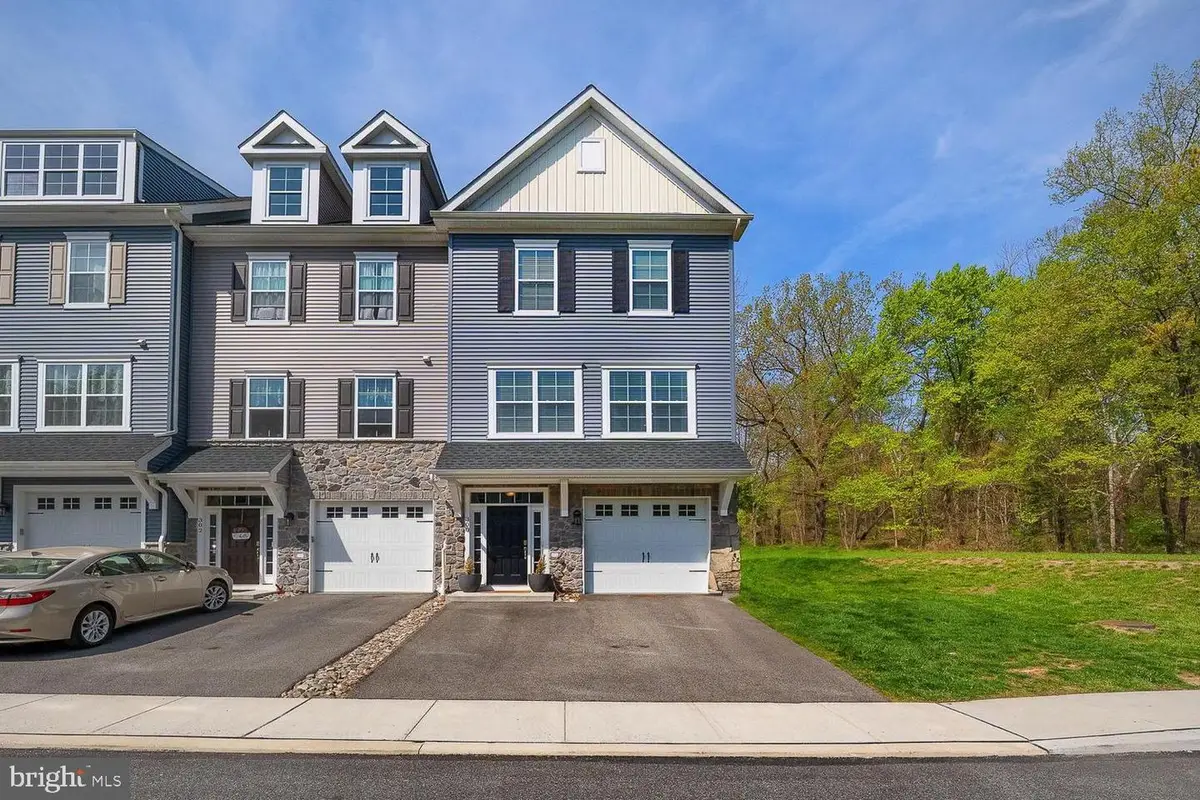 300 Rock Run Cir, Broomall, PA 19008 - Image #1