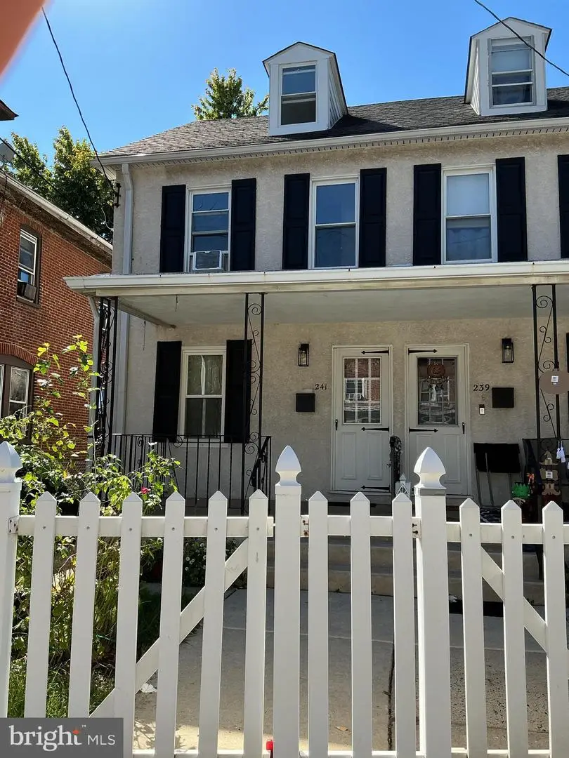 241 Fairview Rd, Crum Lynne, PA 19022 - Image #1