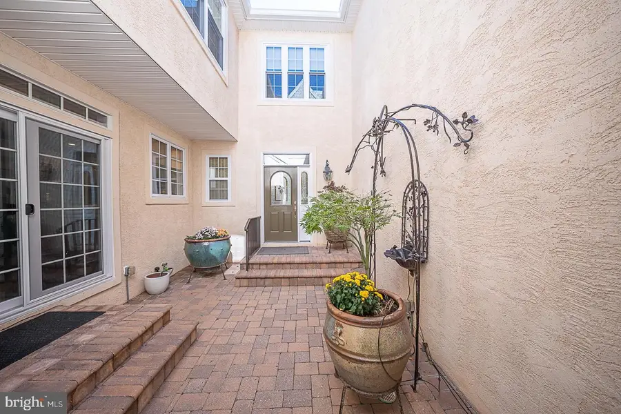 16 Creekview Cir, West Chester, PA 19382 - Image #3