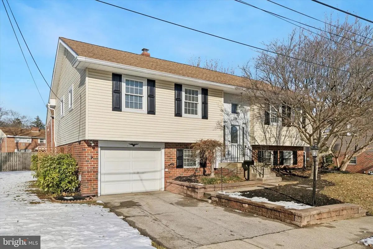 709 Avondale Ln, Swarthmore, PA 19081 - Image #1