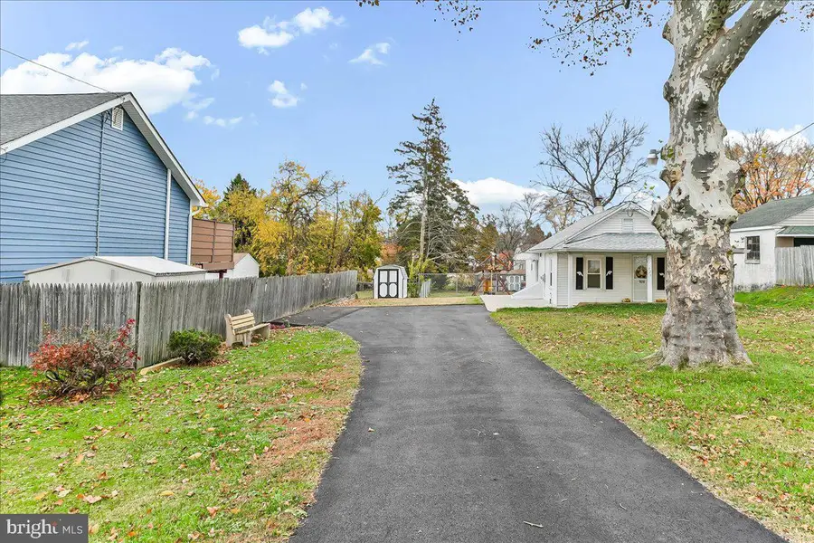 929 Crystle Rd, Aston, PA 19014 - Image #2