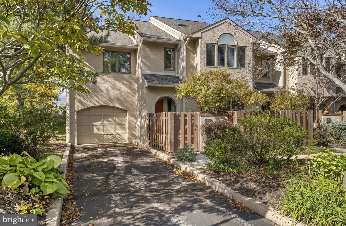 5 Greythorne Woods Cir, Wayne, PA 19087 - Image #1