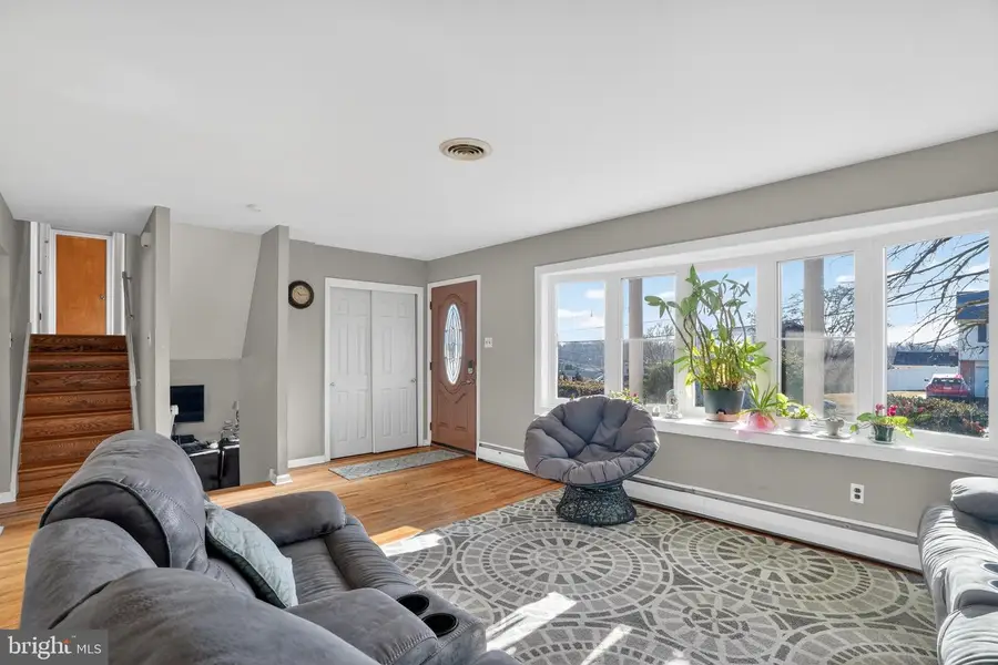 2360 Clearview Ln, Aston, PA 19014 - Image #3