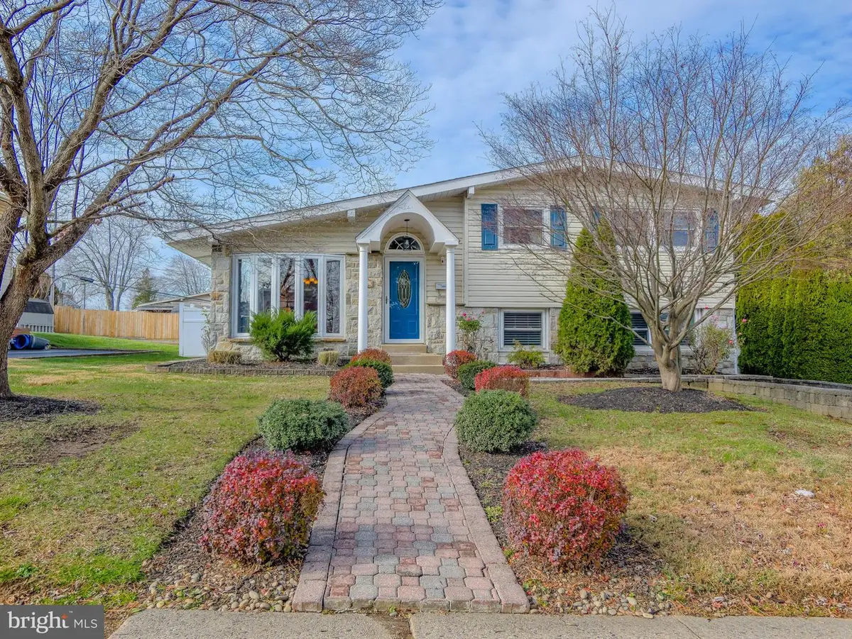 516 Portland Dr, Broomall, PA 19008 - Image #1