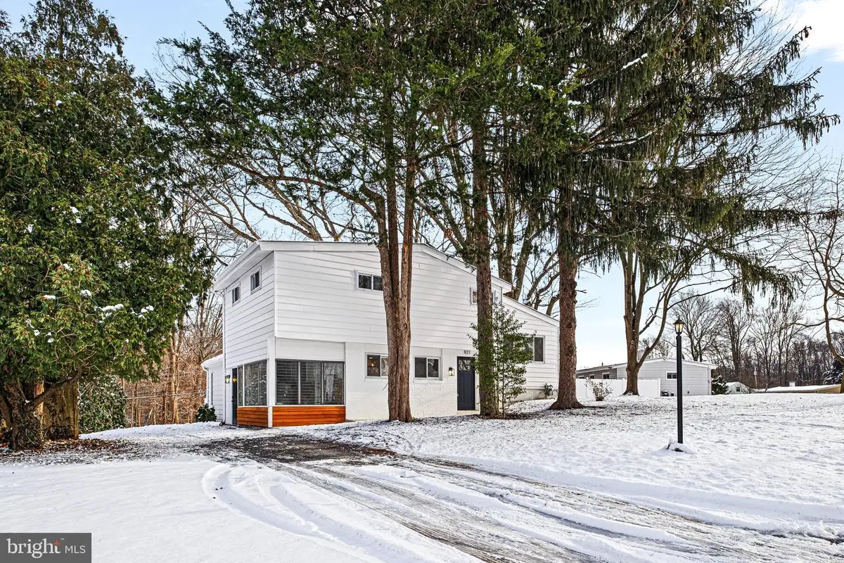 921 Flora Ln, Boothwyn, PA 19061 - Image #1