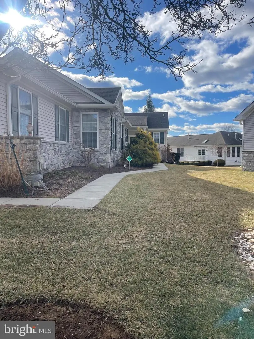 406 Hunting Card Ln, Glen Mills, PA 19342 - Image #1