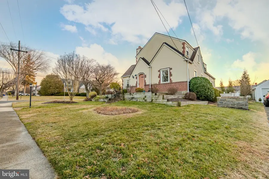 101 W Hillcrest Ave, Havertown, PA 19083 - Image #2