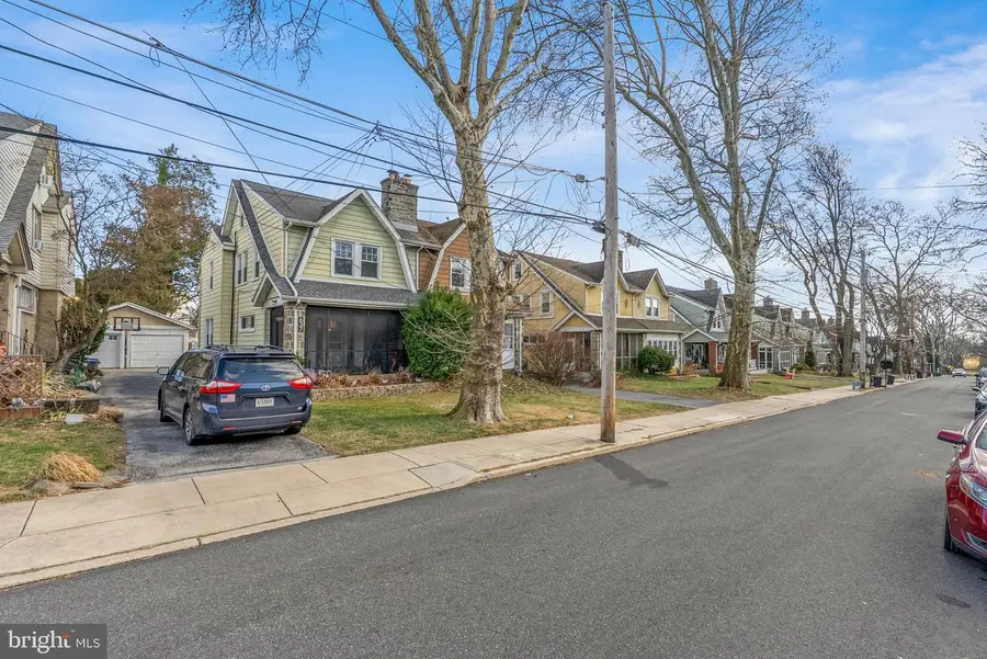 637 Country Club Ln, Havertown, PA 19083 - Image #2