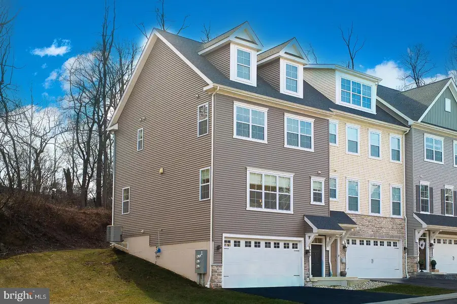 404 Rock Run Cir, Broomall, PA 19008 - Image #2