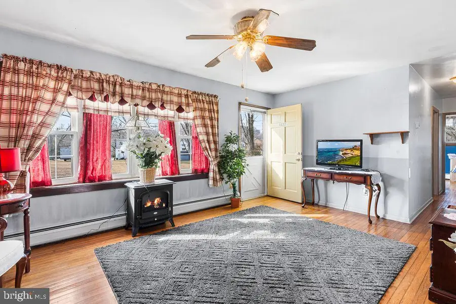 468a Garnet Mine Rd, Upper Chichester, PA 19061 - Image #2