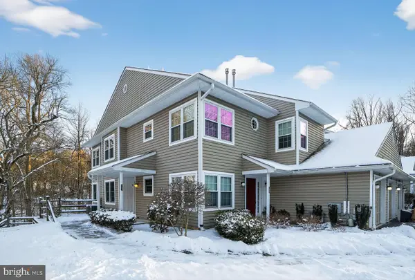 202 Nottingham Ct #202, GLEN MILLS, PA 19342