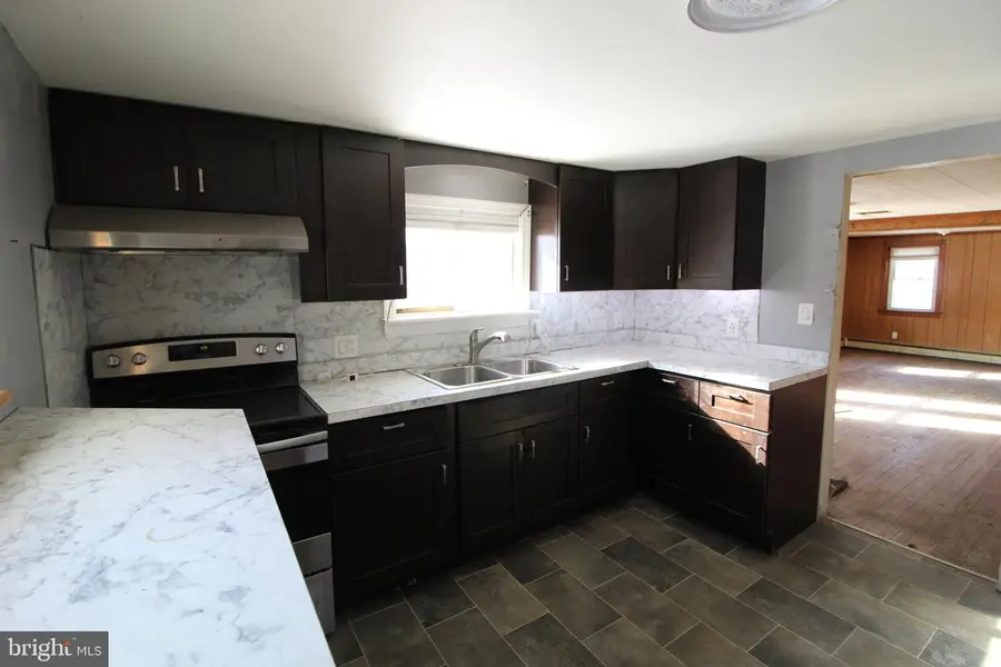 1335 Apple St, Upper Chichester, PA 19061 - Image #2