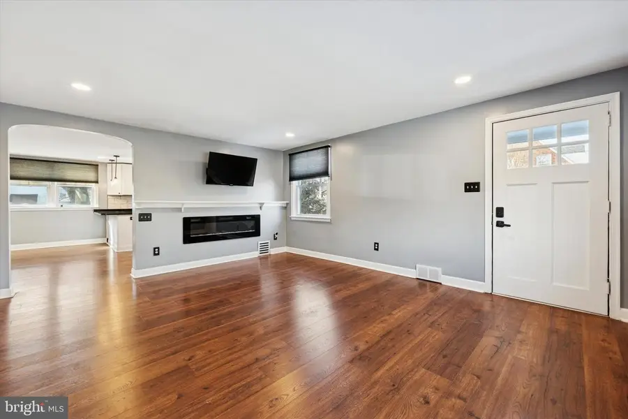 636 Woodland Dr, Havertown, PA 19083 - Image #3