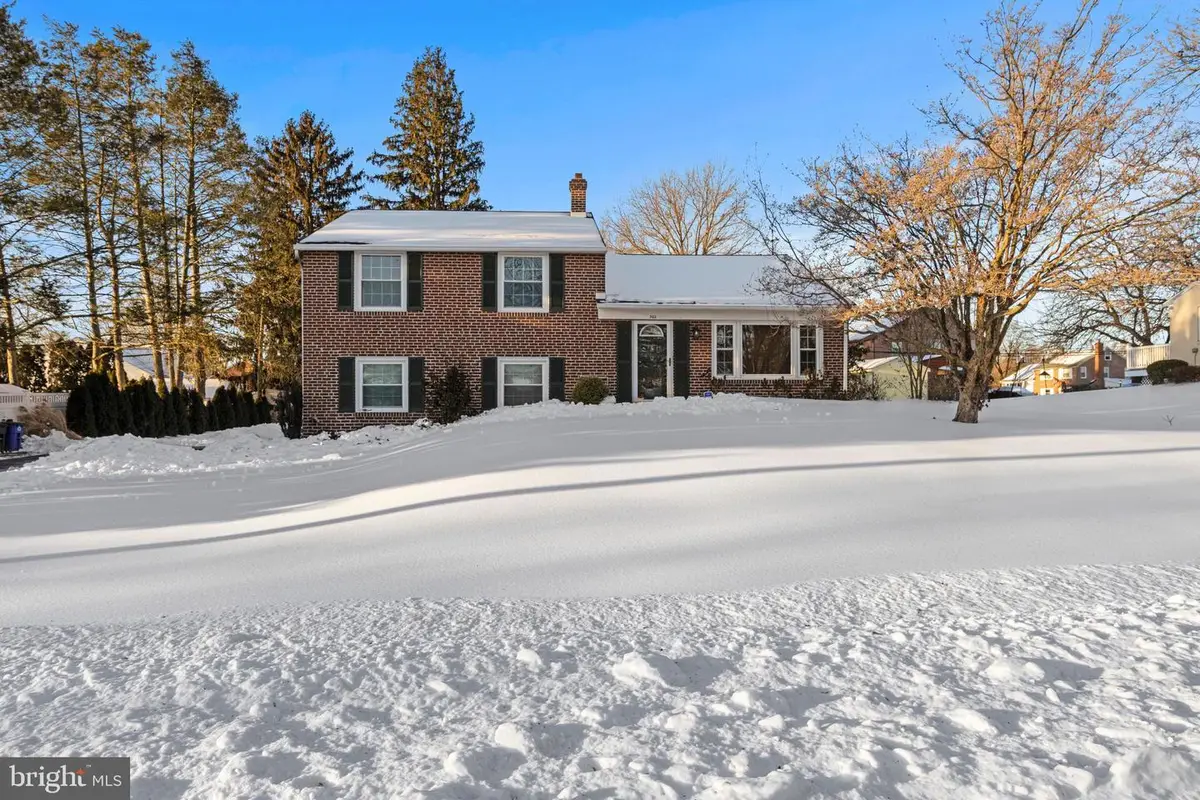 302 Governors Dr, Wallingford, PA 19086 - #1