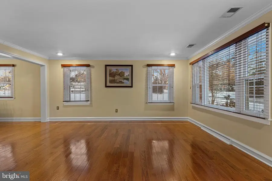 302 Governors Dr, Wallingford, PA 19086 - #3