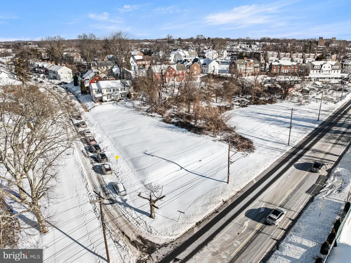 907-913 Meadow Ln, Chester, PA 19013 - Image #1