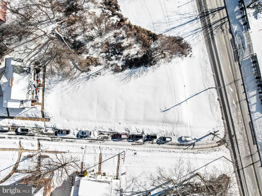 907-913 Meadow Ln, Chester, PA 19013 - Image #2