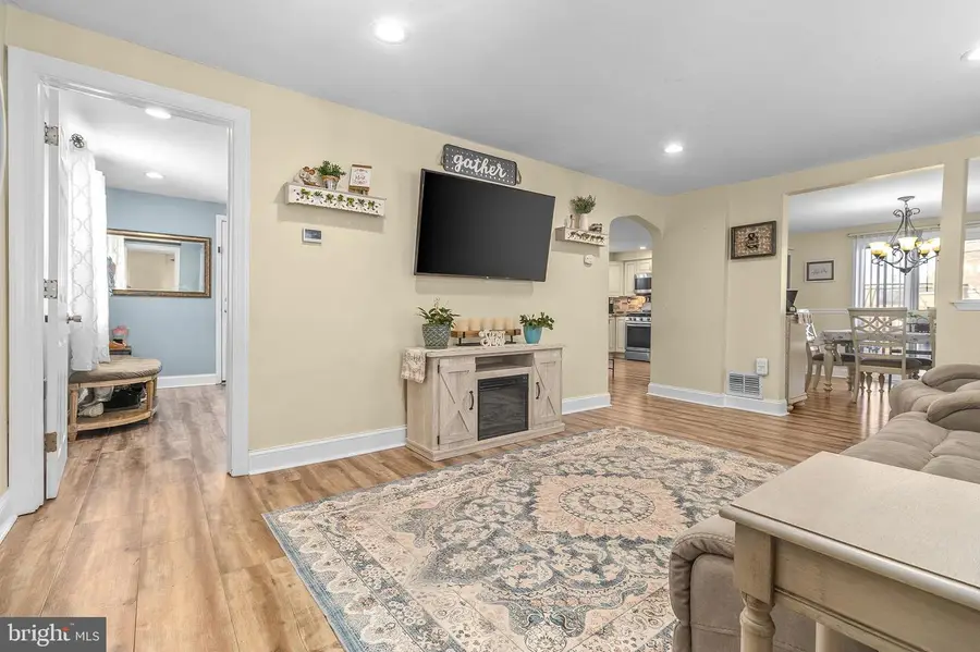 10 Sheridan Ln, Aston, PA 19014 - #3