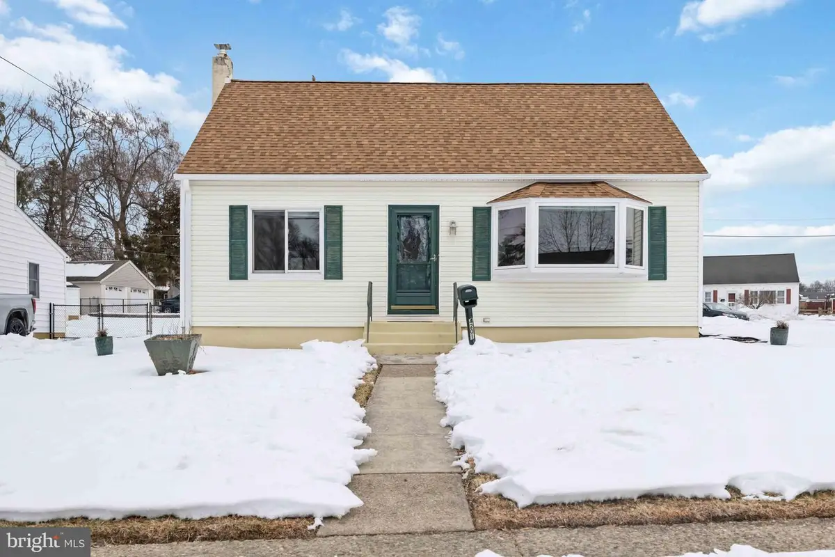 4201 Chandler Dr, Brookhaven, PA 19015 - #1