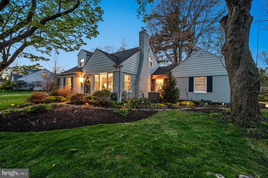 303 Barry Ln, Wallingford, PA 19086 - #2