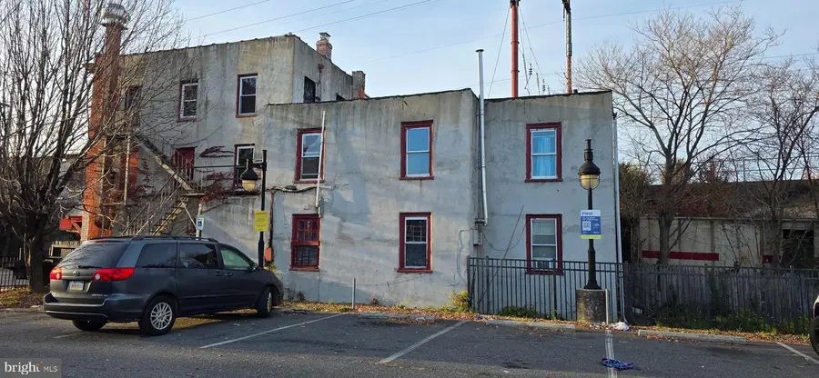 525 Welsh St, Chester, PA 19013 - #2