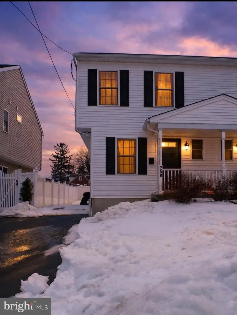 250 Davis Ave, Clifton Heights, PA 19018 - #1