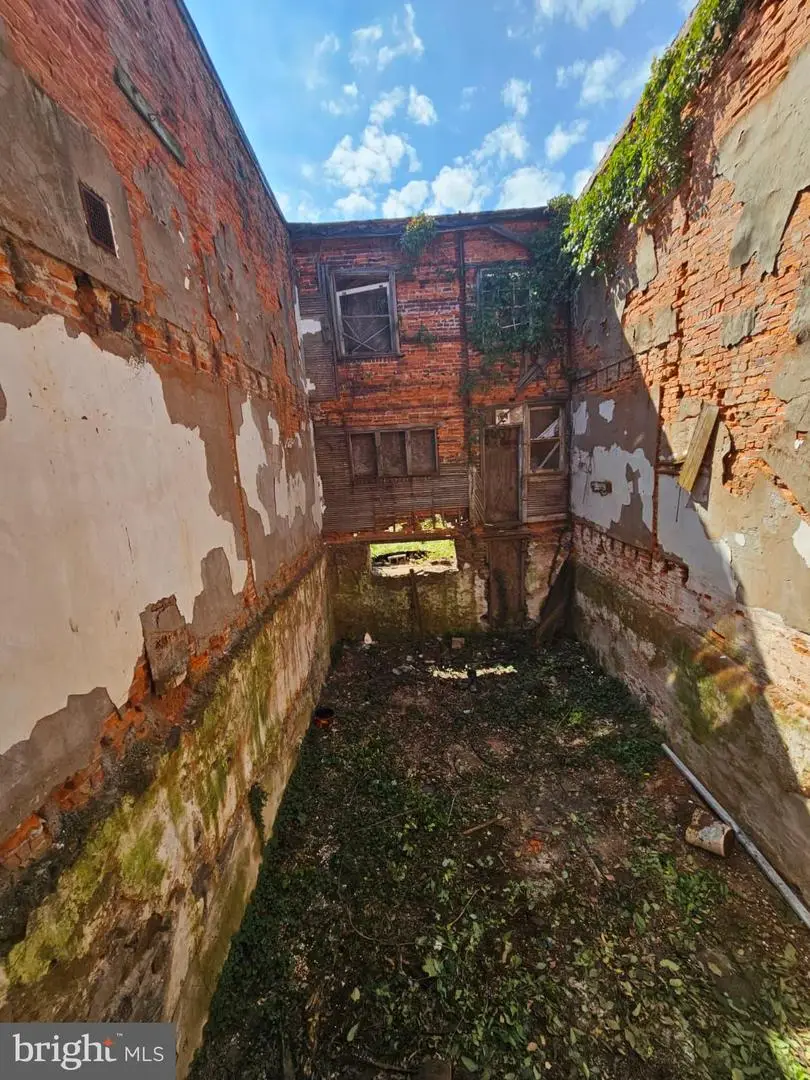 1206 Kerlin St, Chester, PA 19013 - #2