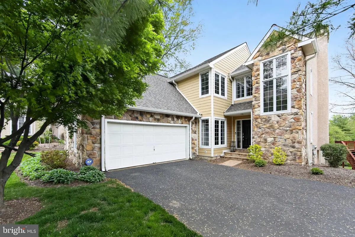 8 Village Cir, Newtown Square, PA 19073 - #1