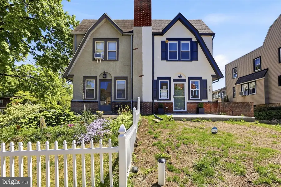 252 W Greenwood Ave, Lansdowne, PA 19050 - #2