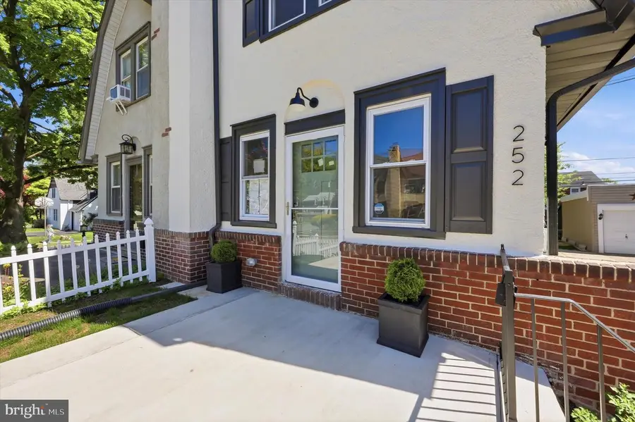 252 W Greenwood Ave, Lansdowne, PA 19050 - #3