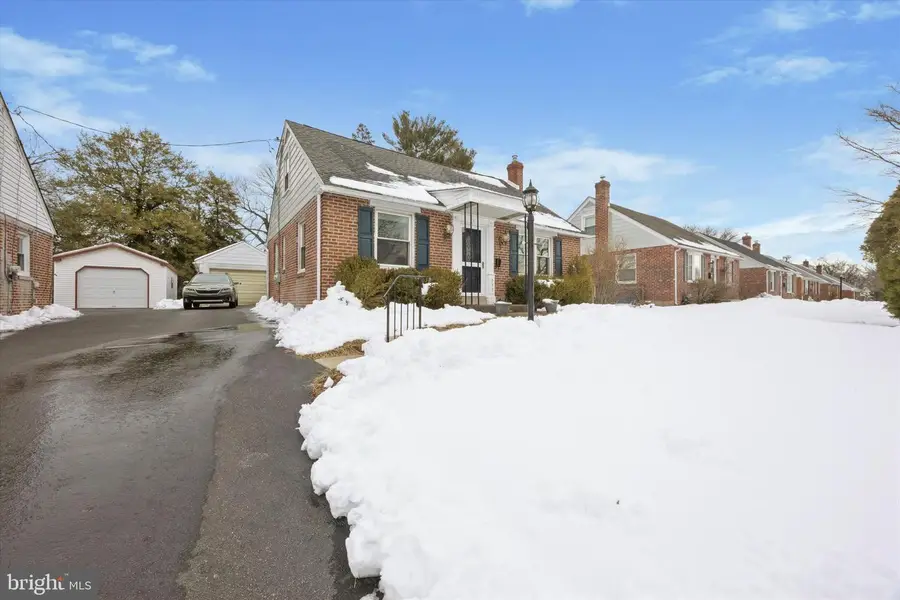 933 Greenbriar Ln, Springfield, PA 19064 - #2