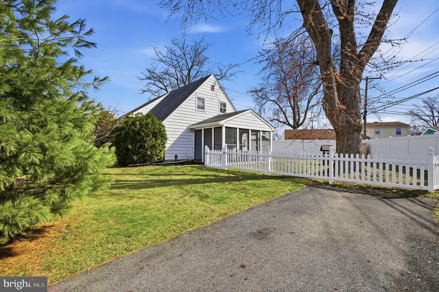 2704 Quaint St, Secane, PA 19018 - #2