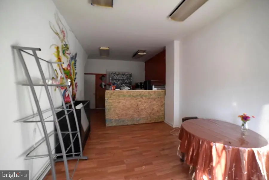 402 Long Ln, Upper Darby, PA 19082 - #3