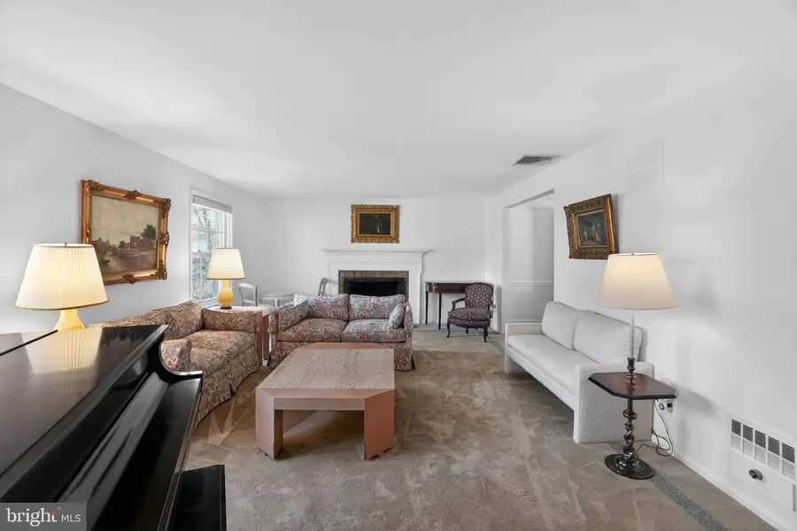 211 Fairfield Dr, Wallingford, PA 19086 - #2