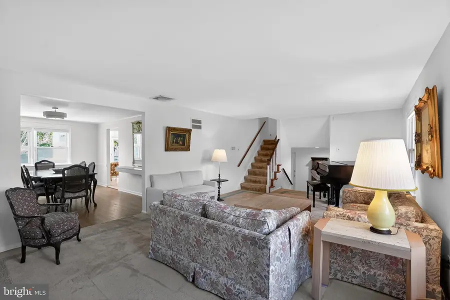 211 Fairfield Dr, Wallingford, PA 19086 - #3